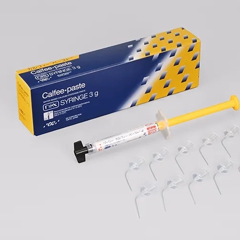 水酸化カルシウム製剤 Calfee paste(GC製)と付属ノズルチップ